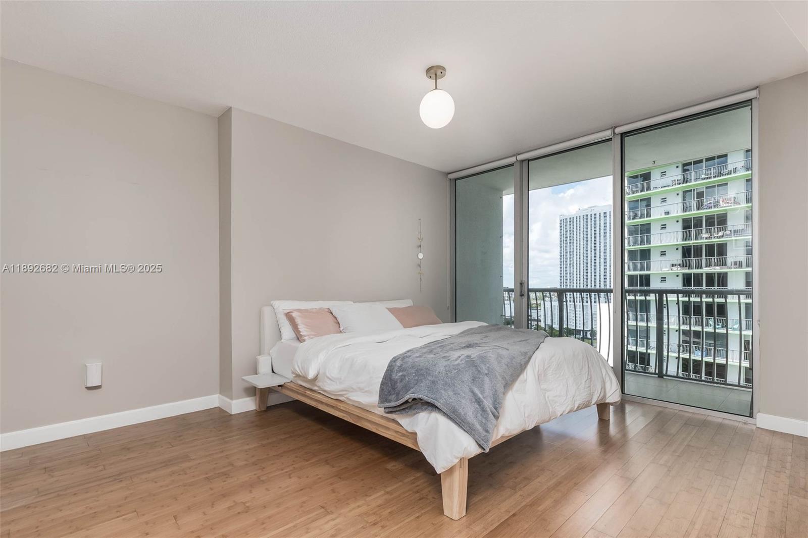 OPERA TOWER CONDO - Residential
