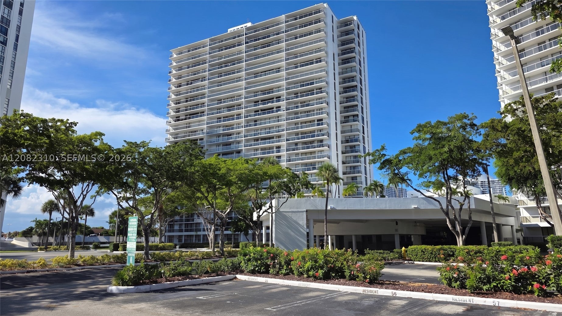 3701 N Country Club Dr 701, Aventura FL 33180