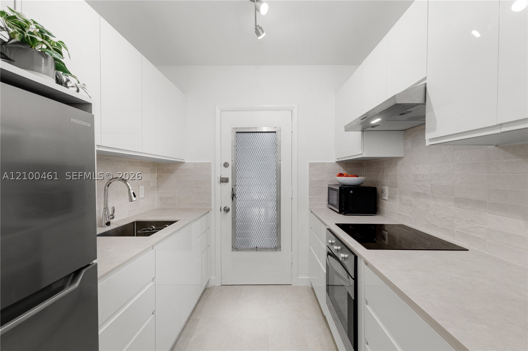 350 Collins Ave 311