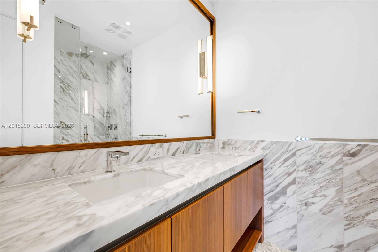 UNA RESIDENCES - Residential