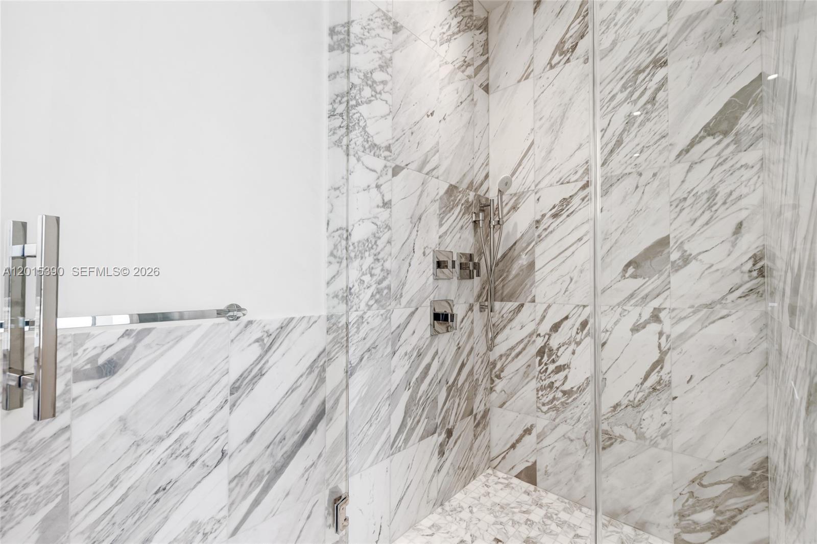 UNA RESIDENCES - Residential