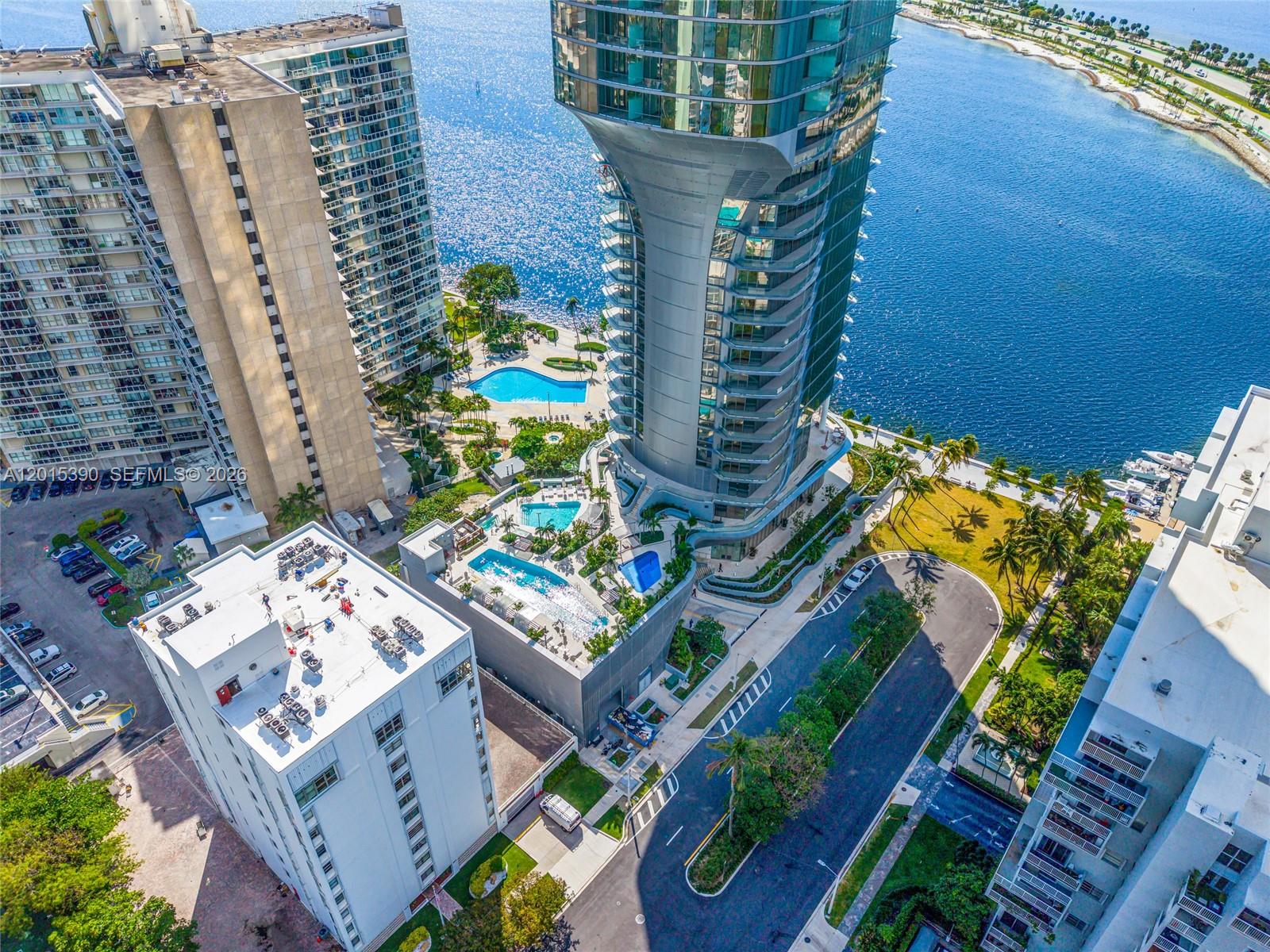 UNA RESIDENCES - Residential
