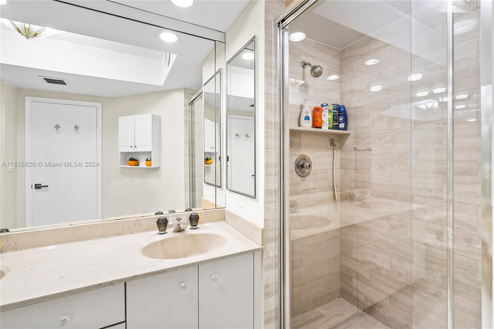 HAMPTONS WEST CONDO - Residential