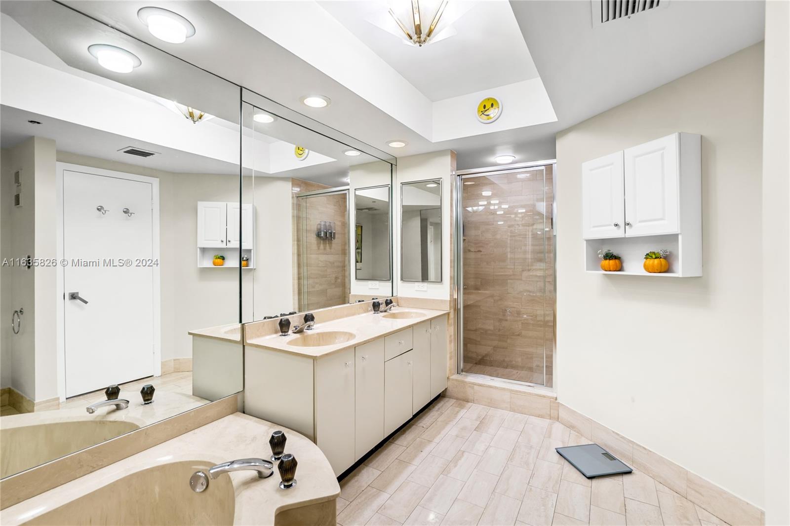 HAMPTONS WEST CONDO - Residential