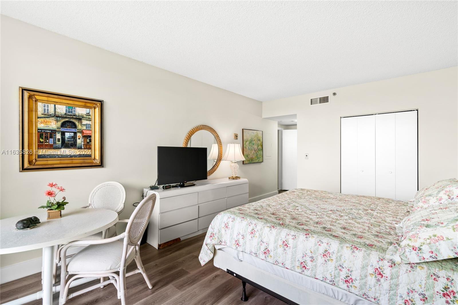 HAMPTONS WEST CONDO - Residential