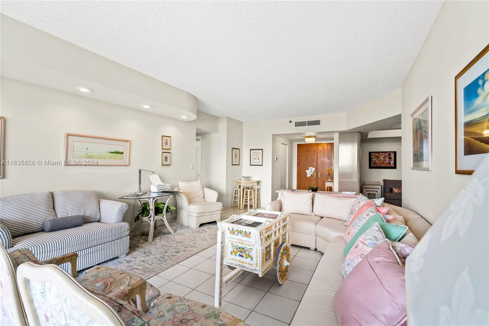 HAMPTONS WEST CONDO - Residential