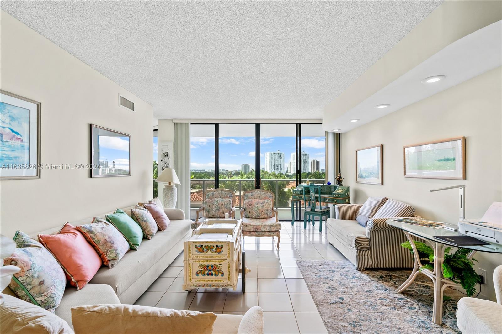 HAMPTONS WEST CONDO - Residential