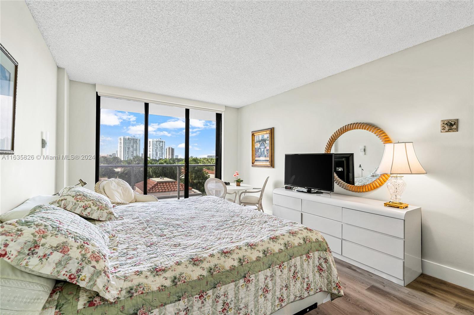 HAMPTONS WEST CONDO - Residential