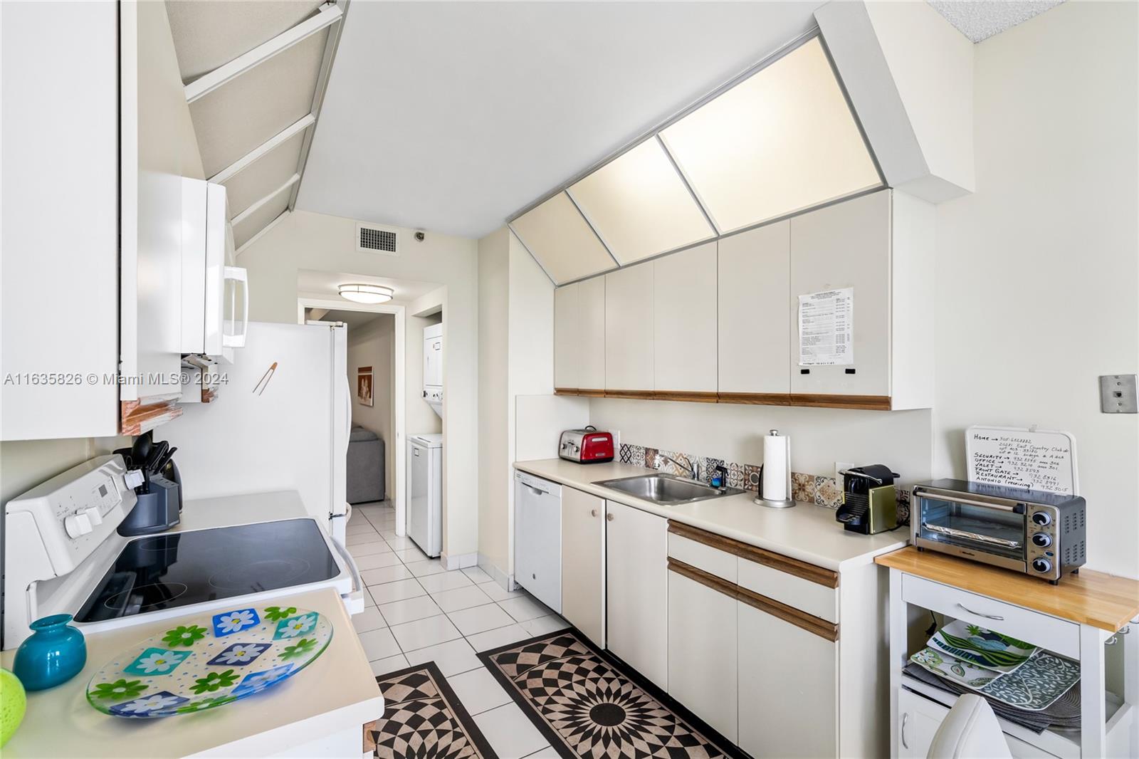 HAMPTONS WEST CONDO - Residential