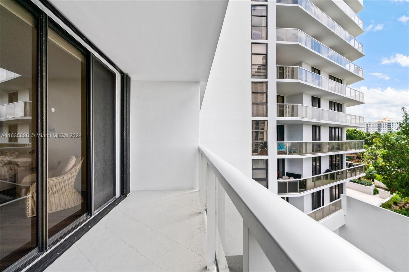 HAMPTONS WEST CONDO - Residential