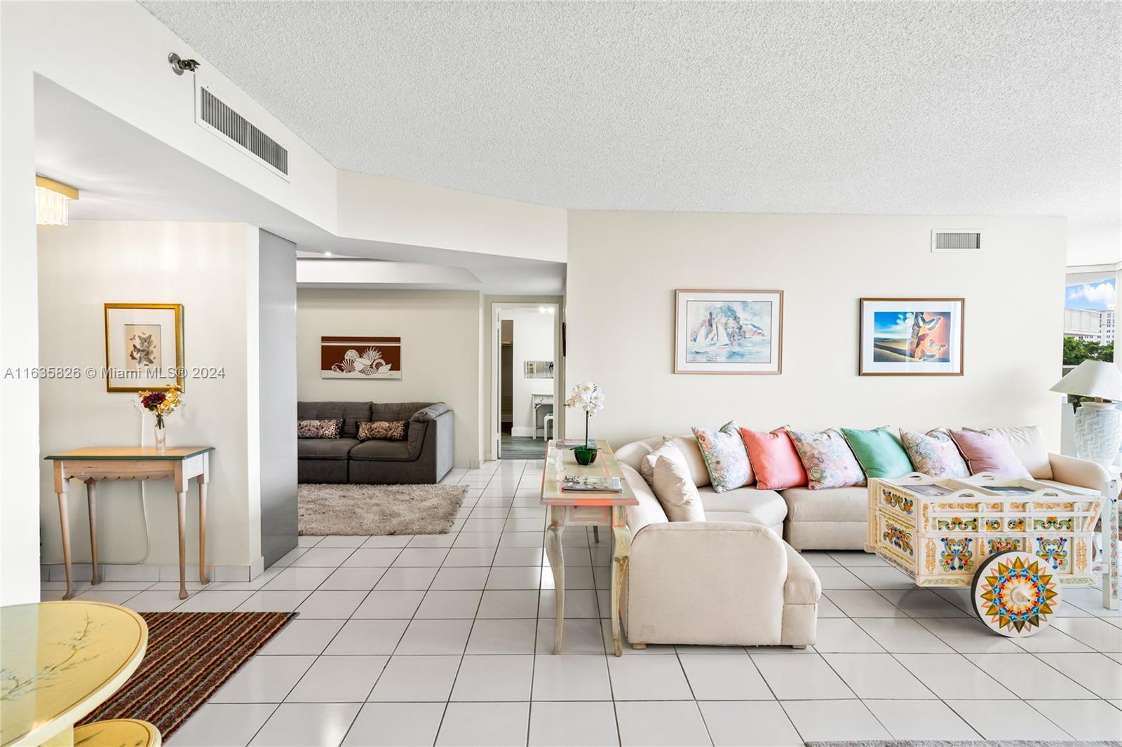 HAMPTONS WEST CONDO - Residential