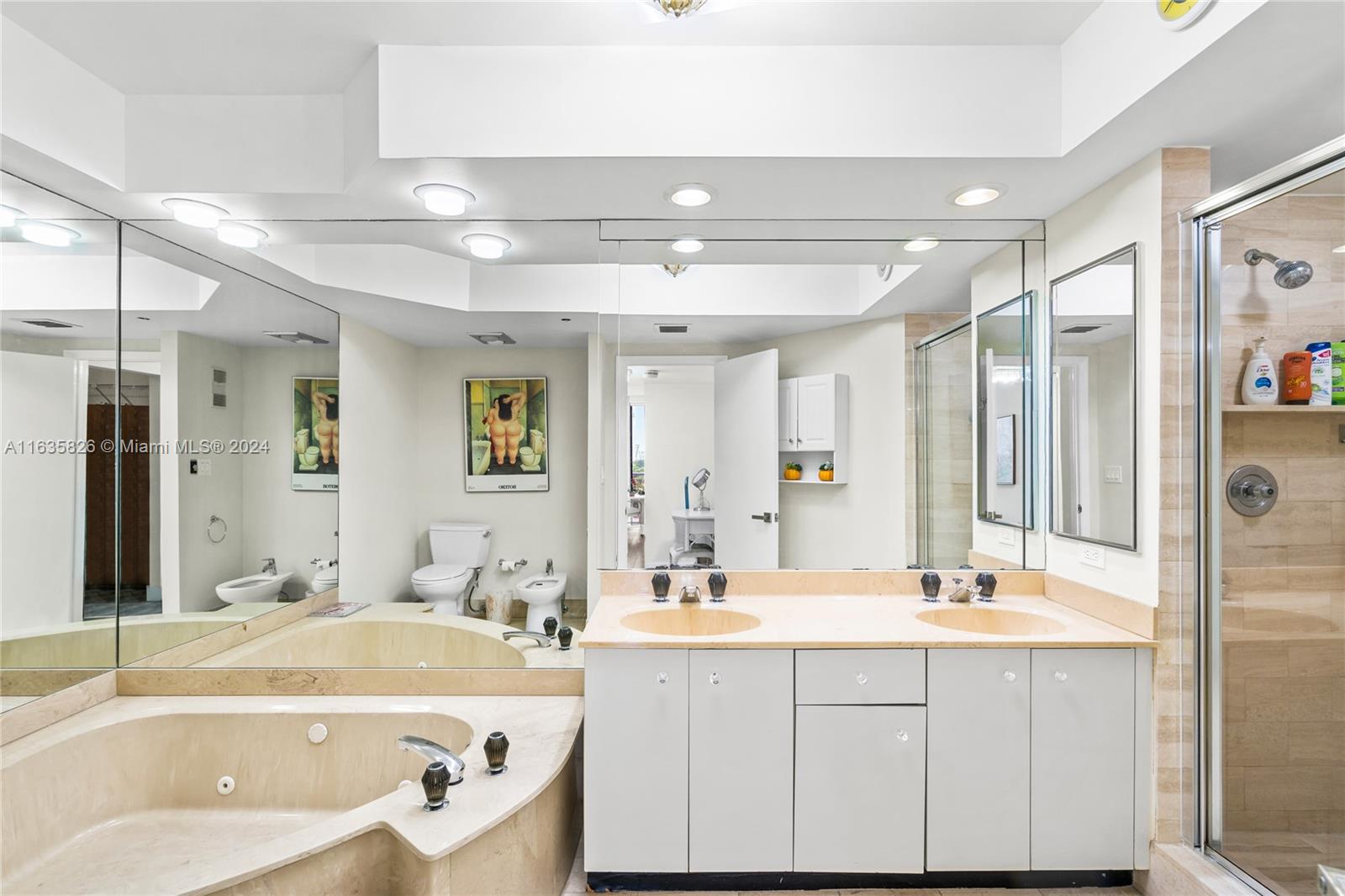 HAMPTONS WEST CONDO - Residential