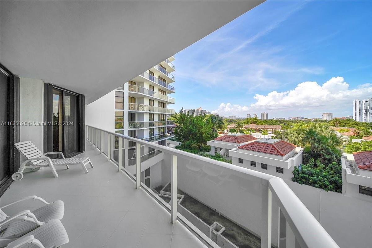 HAMPTONS WEST CONDO - Residential