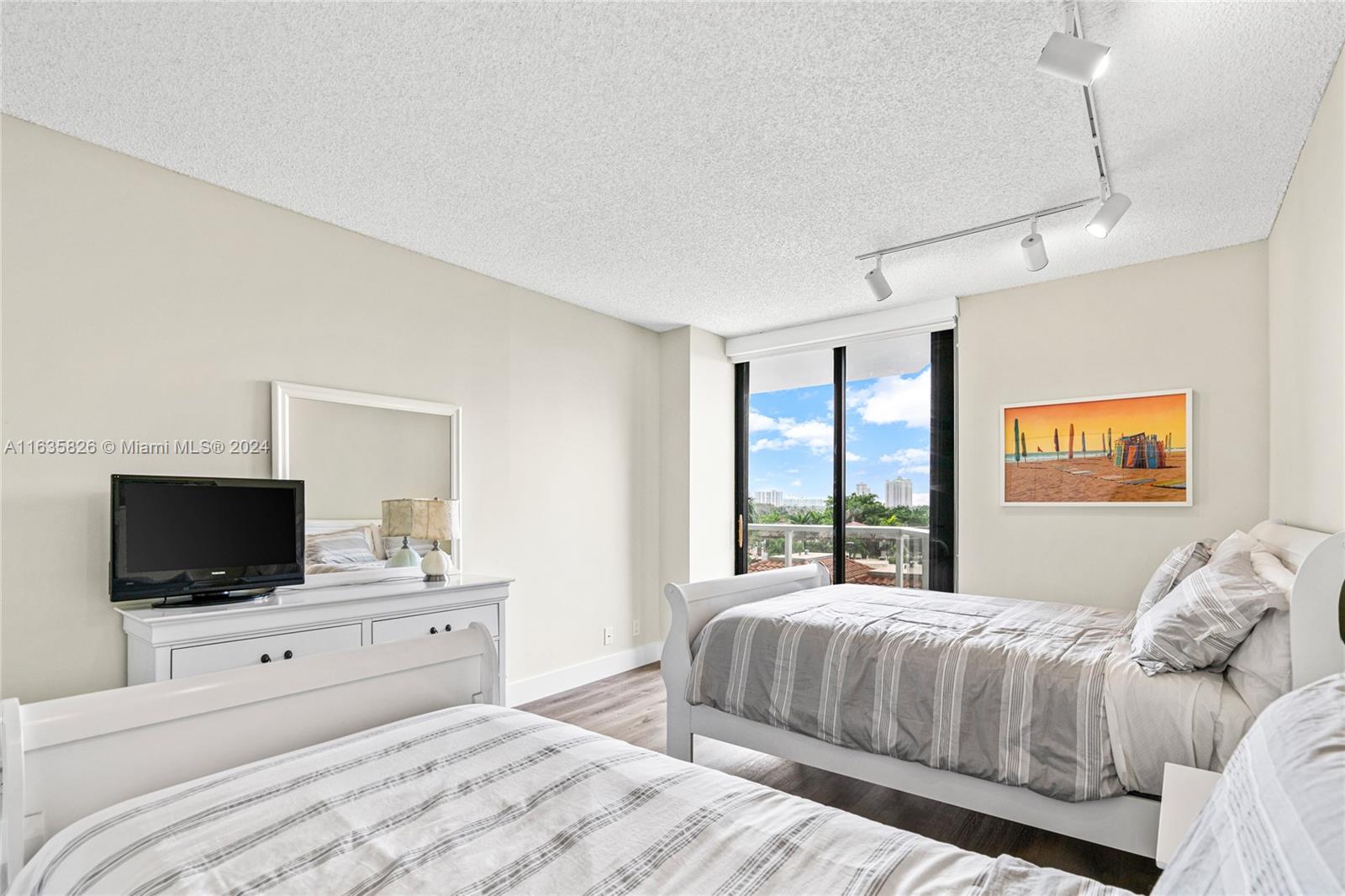 HAMPTONS WEST CONDO - Residential