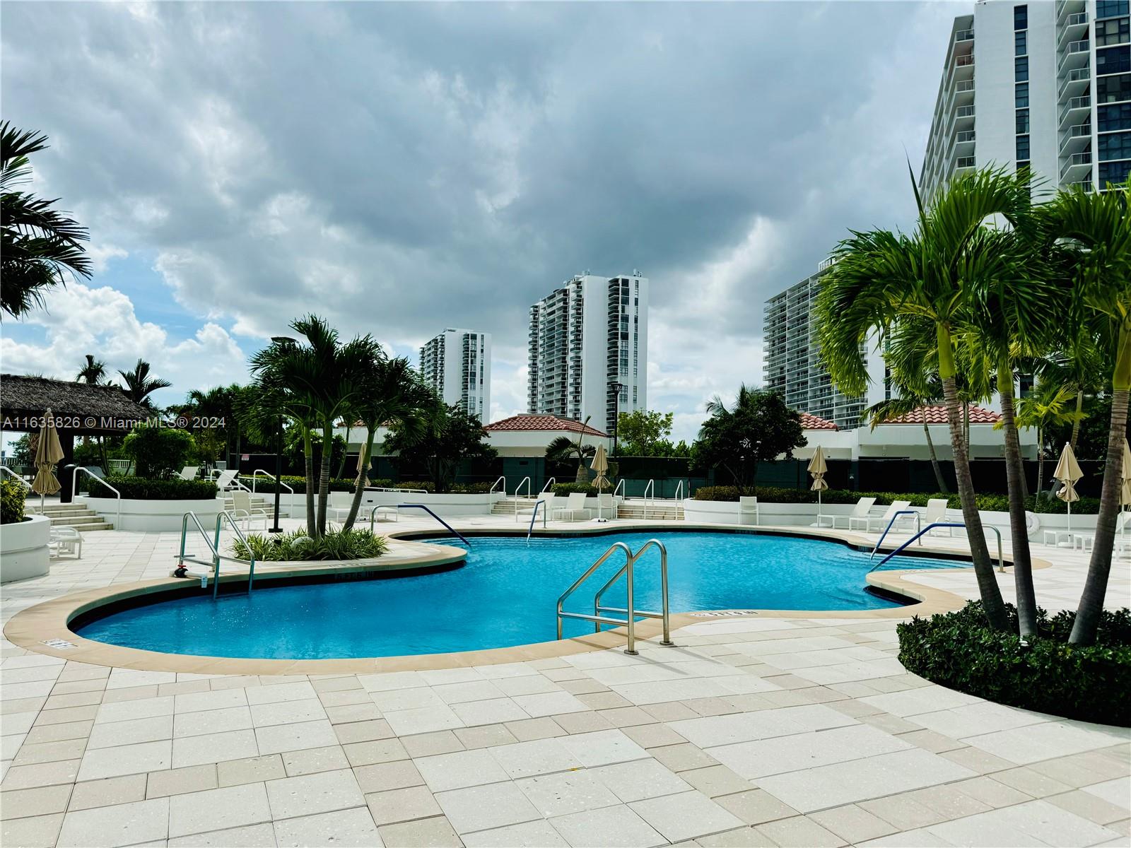 HAMPTONS WEST CONDO - Residential