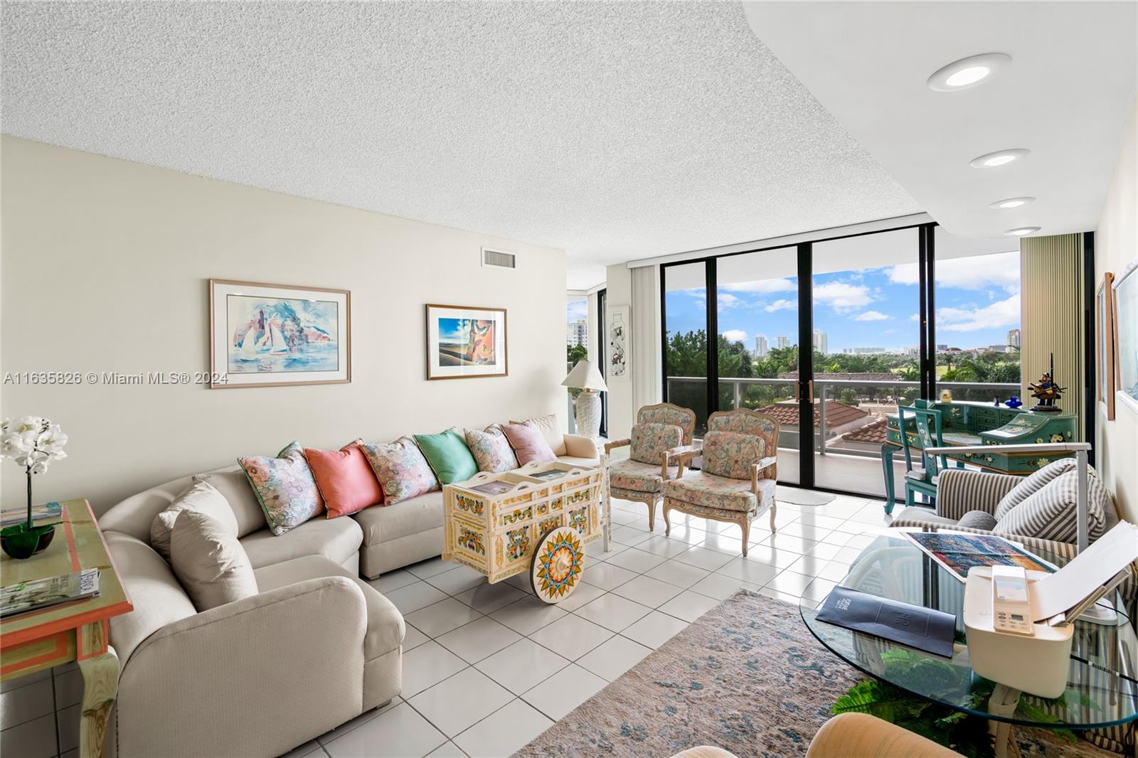 HAMPTONS WEST CONDO - Residential