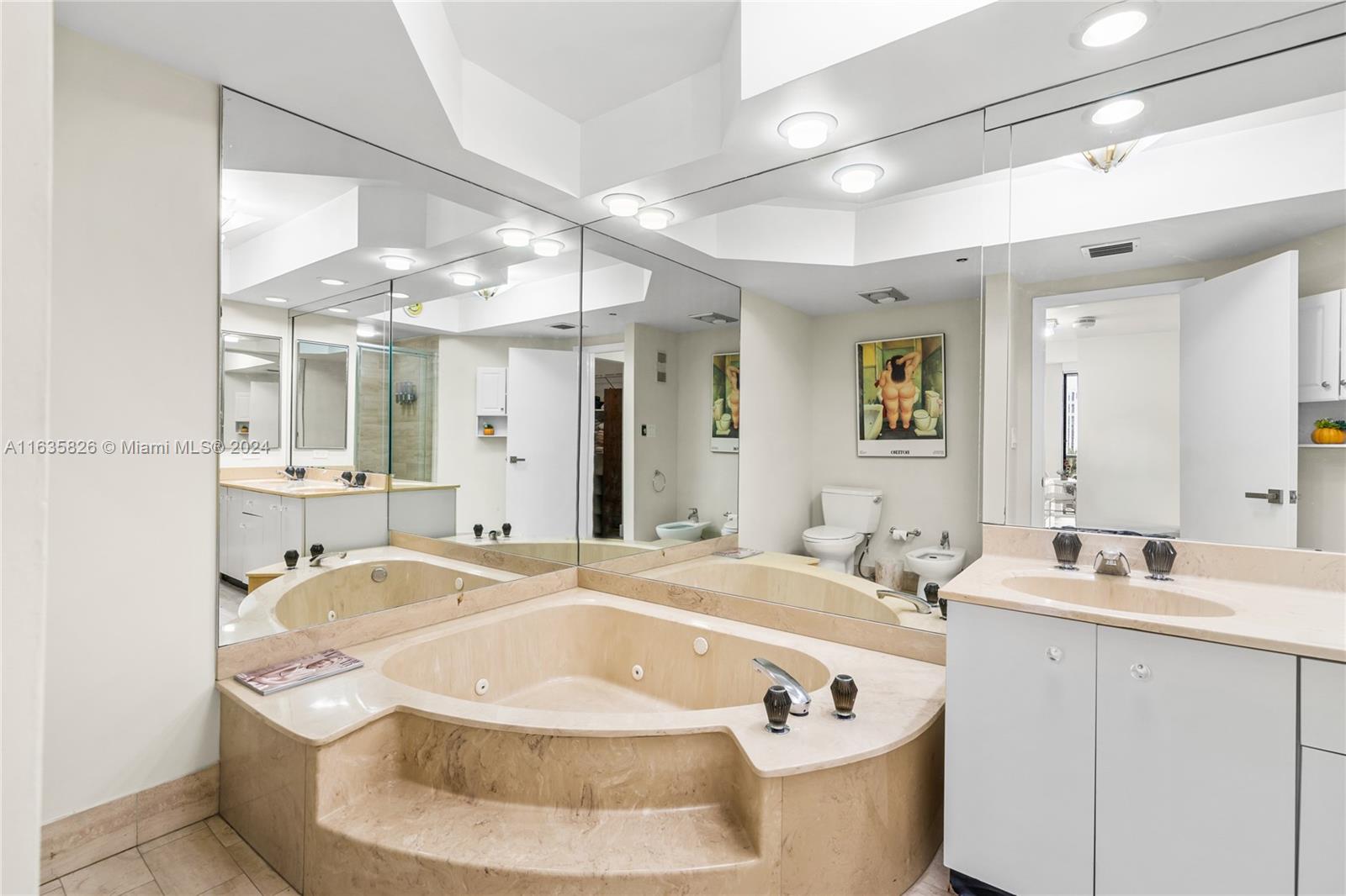 HAMPTONS WEST CONDO - Residential