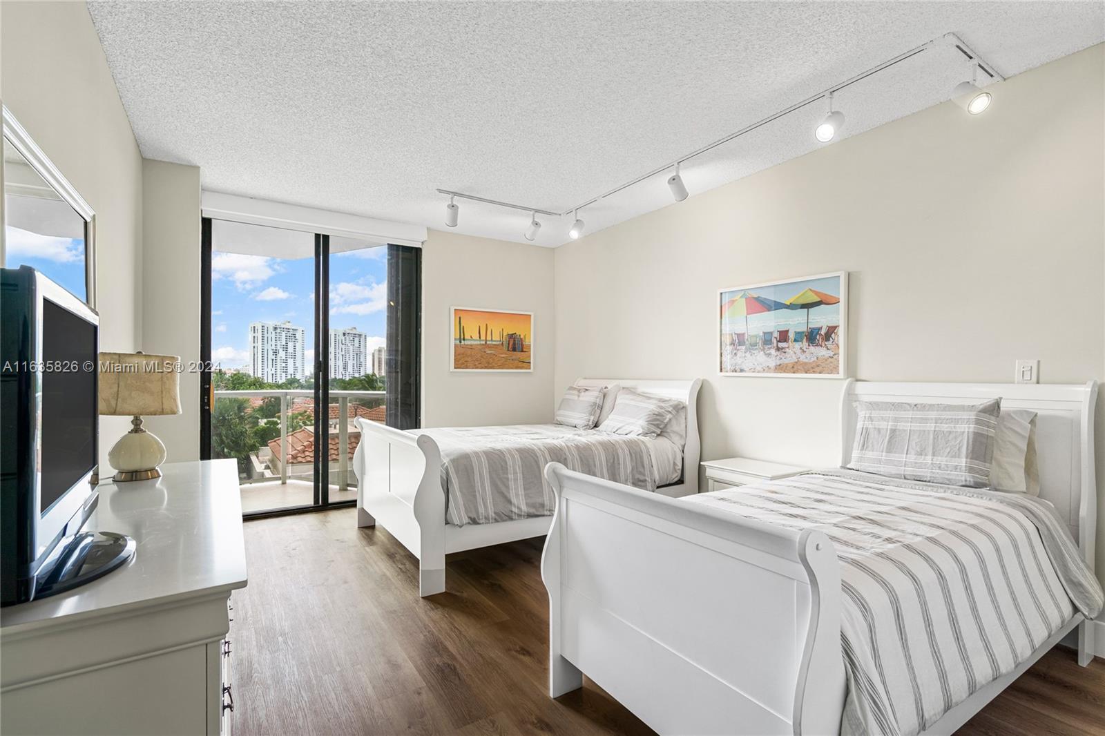 HAMPTONS WEST CONDO - Residential