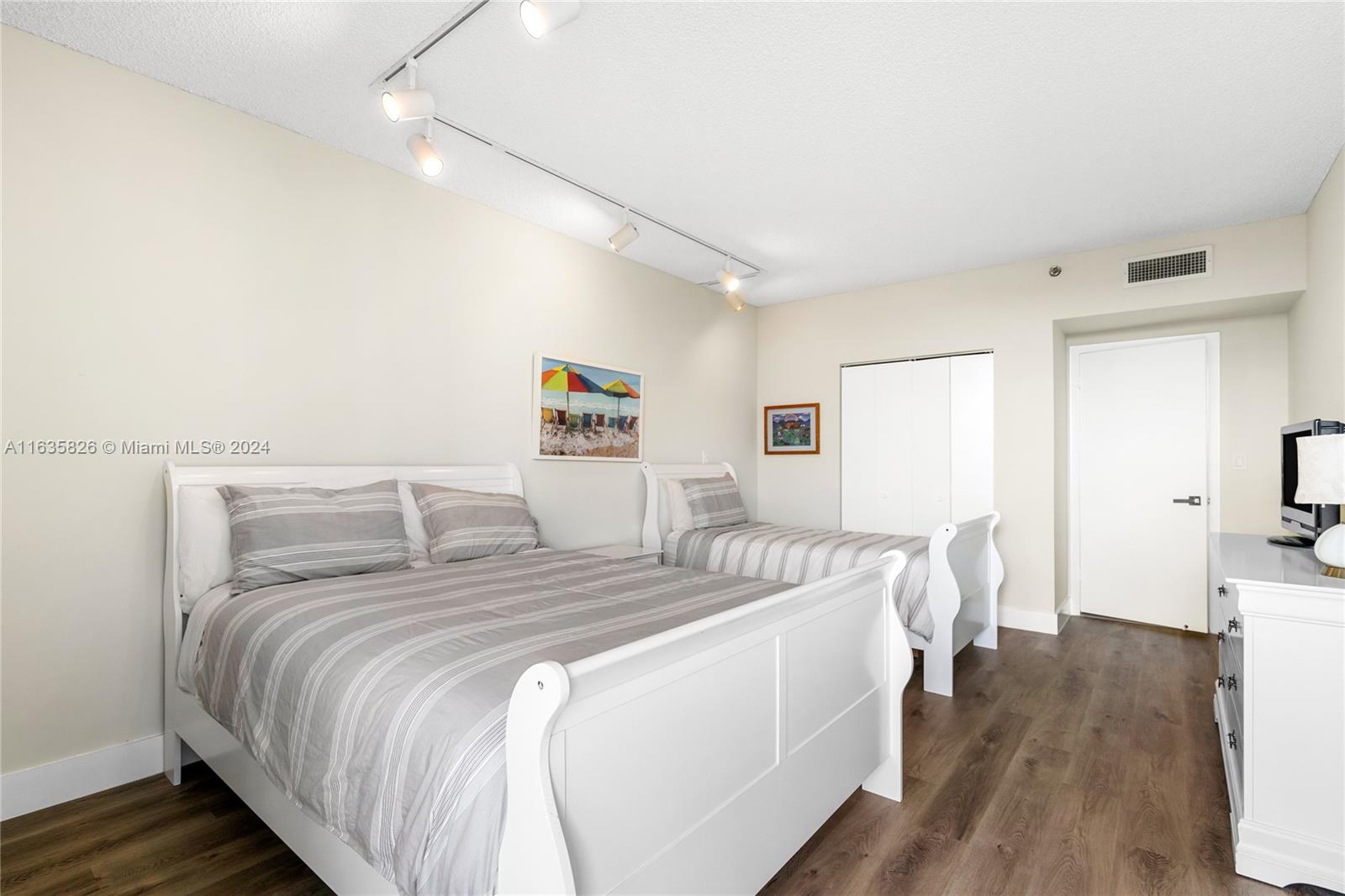 HAMPTONS WEST CONDO - Residential