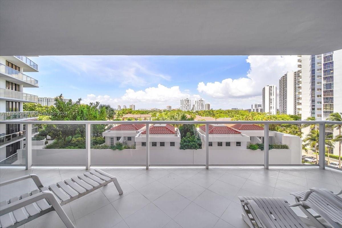 HAMPTONS WEST CONDO - Residential