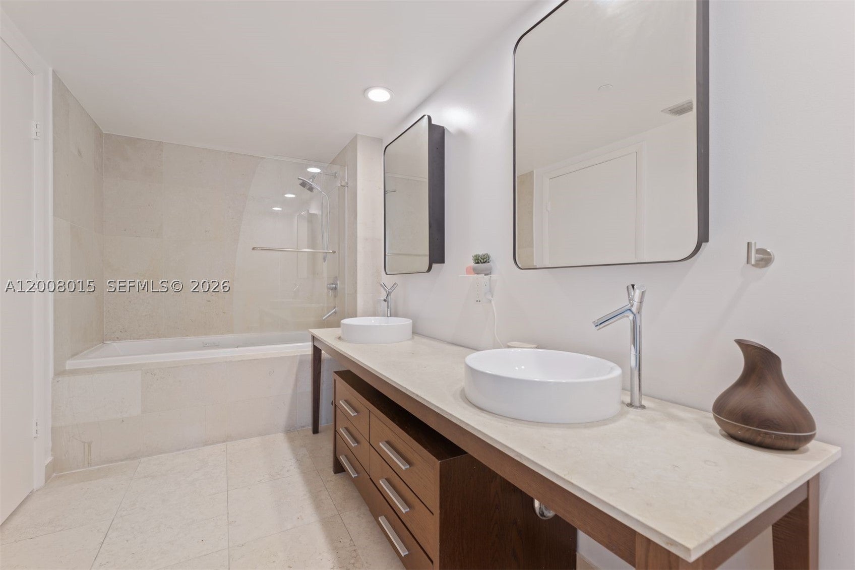 495 Brickell Ave 3509