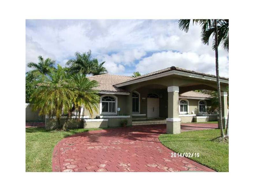 DIAMOND IN THE ROUGH, MAKE IT YOUR DREAM HOME, HAS ALL FIXTURES AND CABINETS BUT THEY ARE DATED, POOL AREA NEEDS REFURBISH AS DOES CHICKEE HUT. SELLER IS OFFERING 2500.00 CONCESSION FOR POOL