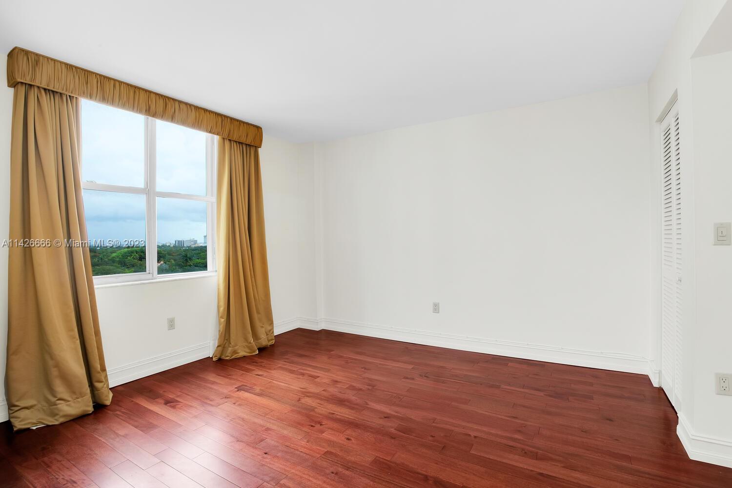 Coral Gables, Florida 33134, United States, 2 Bedrooms Bedrooms, ,2 BathroomsBathrooms,Residential,Active,71561