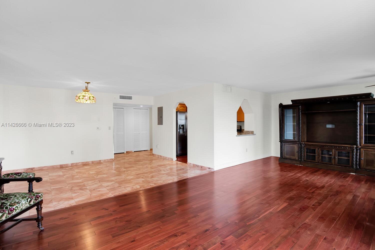 Coral Gables, Florida 33134, United States, 2 Bedrooms Bedrooms, ,2 BathroomsBathrooms,Residential,Active,71561