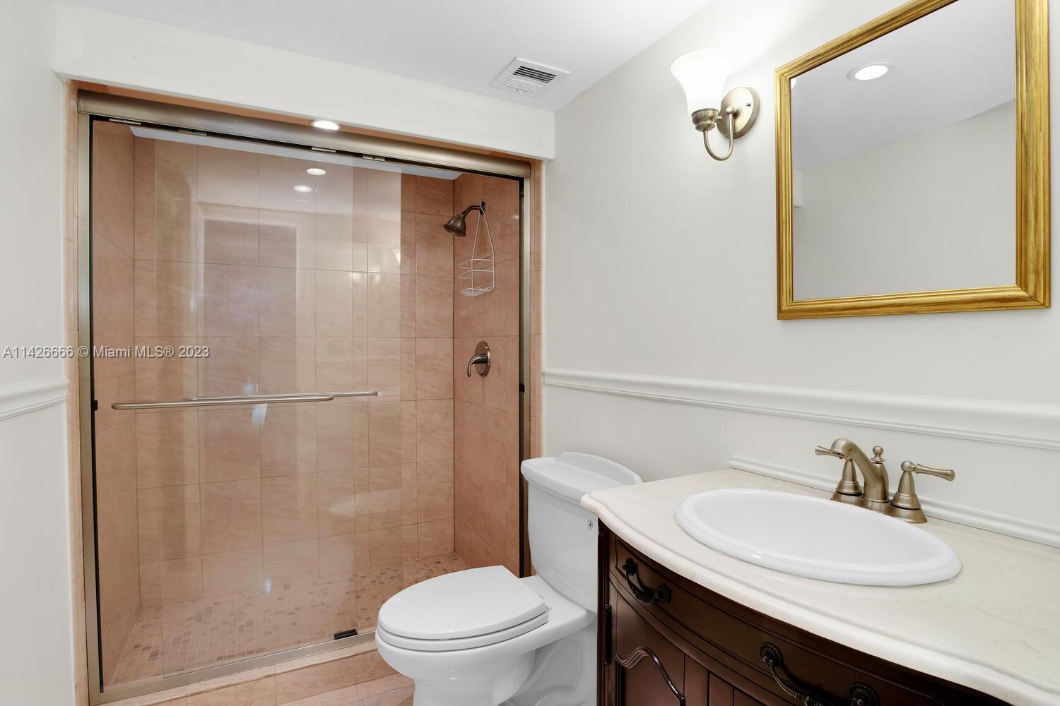 Coral Gables, Florida 33134, United States, 2 Bedrooms Bedrooms, ,2 BathroomsBathrooms,Residential,Active,71561