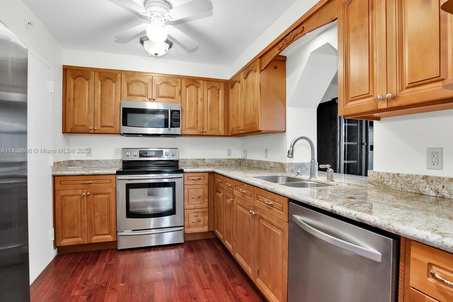 Coral Gables, Florida 33134, United States, 2 Bedrooms Bedrooms, ,2 BathroomsBathrooms,Residential,Active,71561