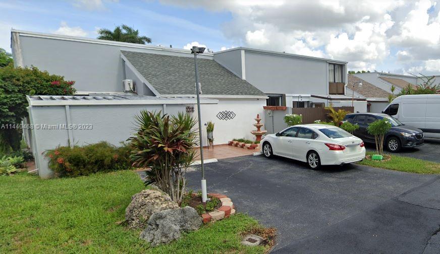 Villa 2 Bed, 2 Bath, kitchen, A/C, quiet residential area, schools, supermarkets, hospitals nearby. Available from 09/07/2023.