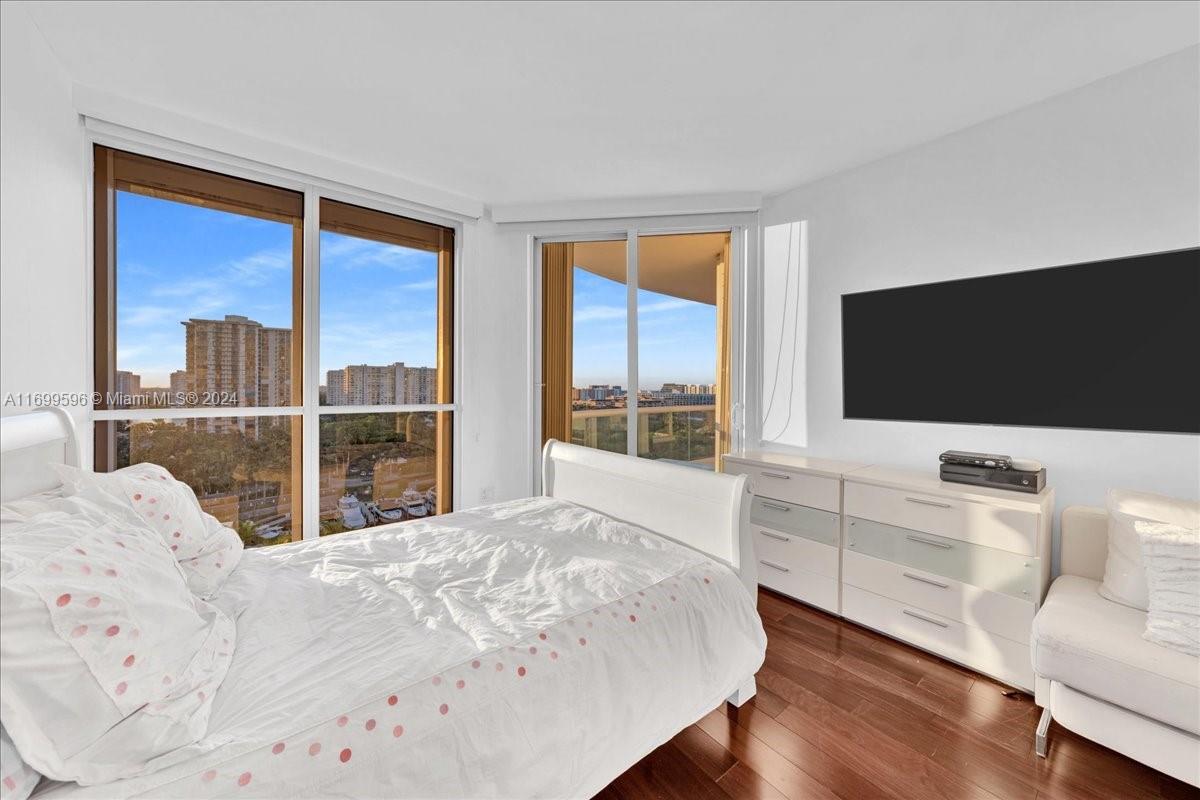 7000 ISL BLVD WILLIAMS IS - Residential