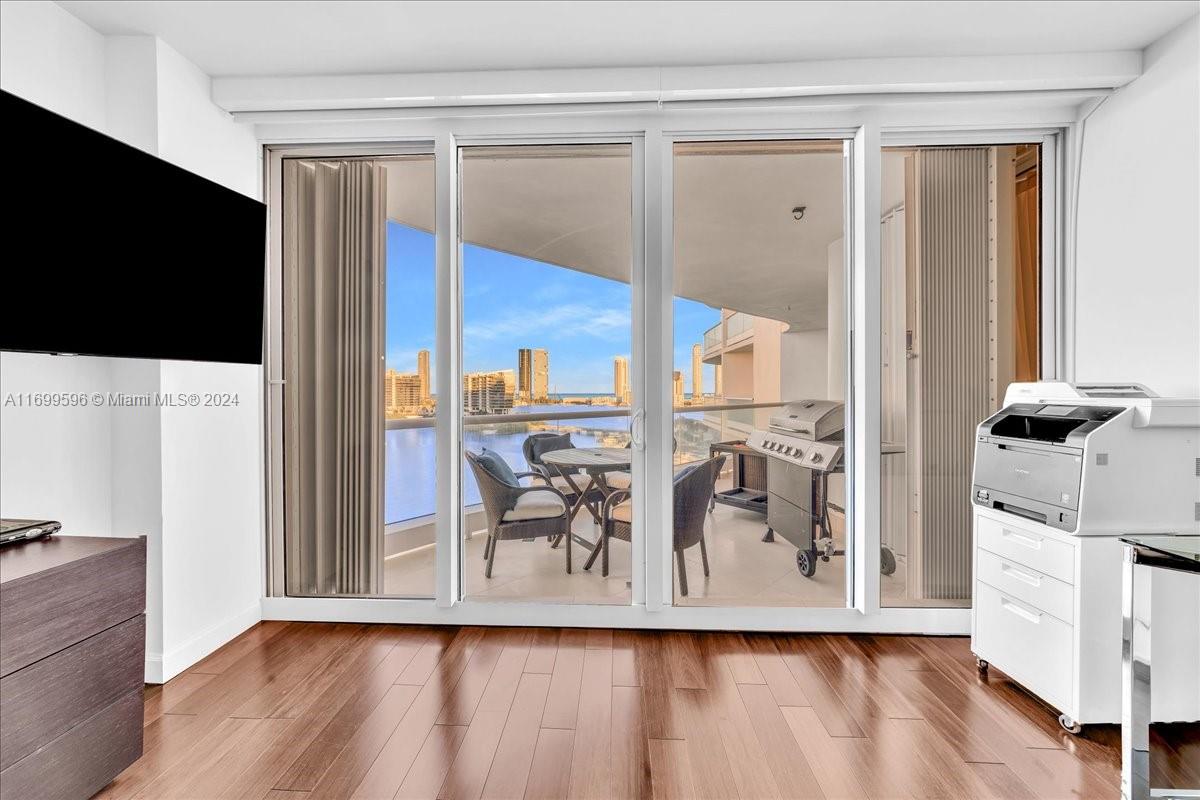 7000 ISL BLVD WILLIAMS IS - Residential