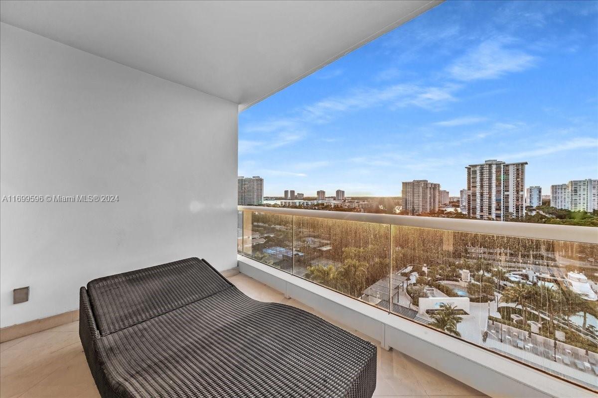 7000 ISL BLVD WILLIAMS IS - Residential