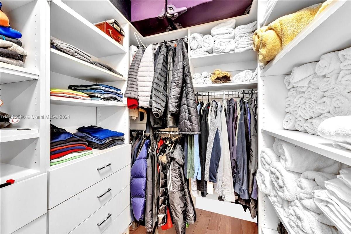 7000 ISL BLVD WILLIAMS IS - Residential