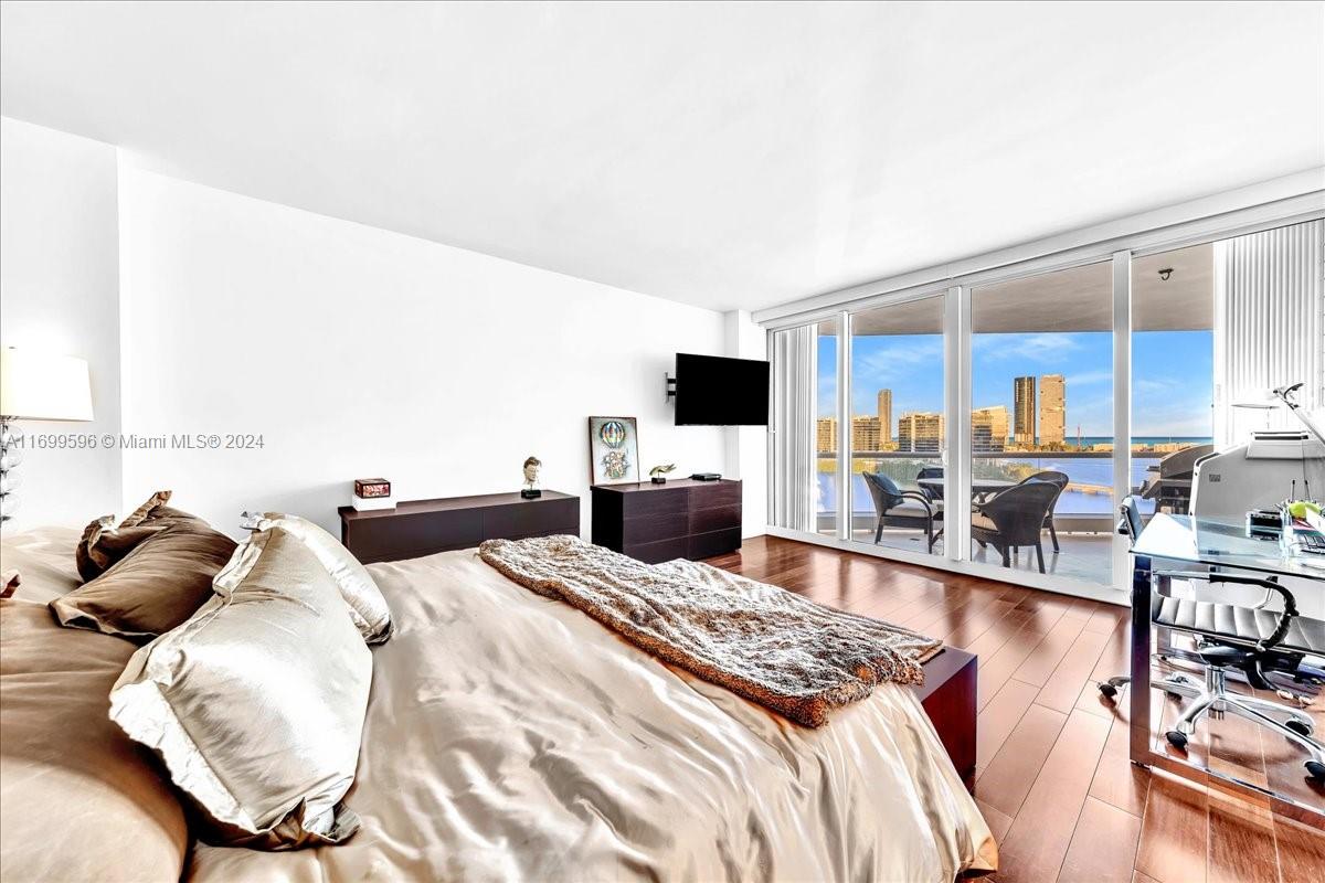 7000 ISL BLVD WILLIAMS IS - Residential