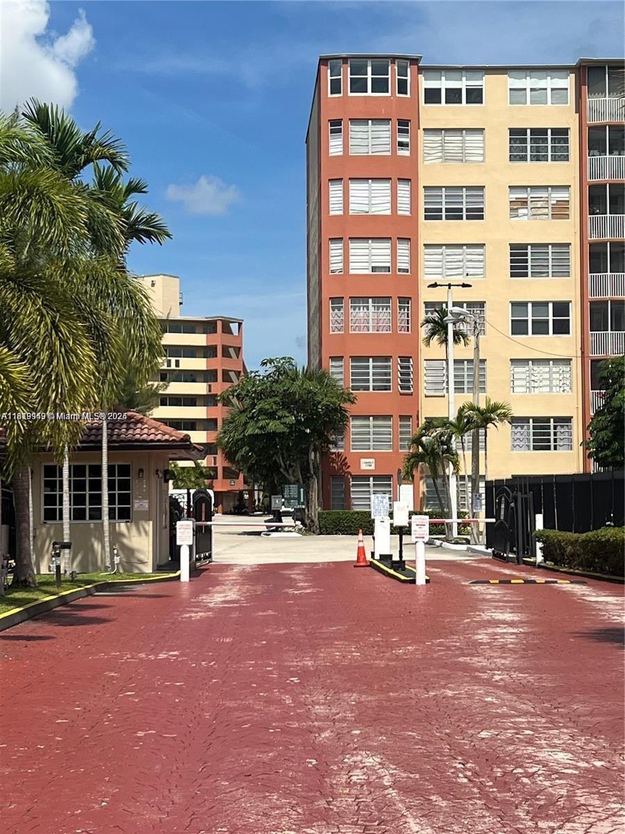1780 Ne 191st St 106-2, Miami, Broward County, Florida - 1 Bedrooms  
1 Bathrooms - 