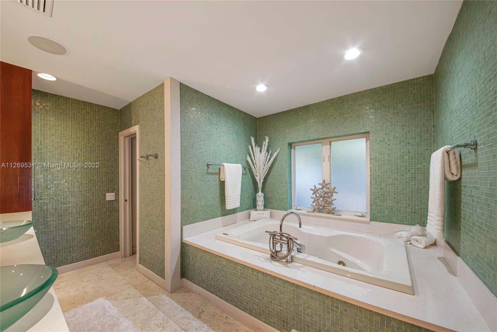 CORAL RIDGE COUNTRY CLUB - Residential