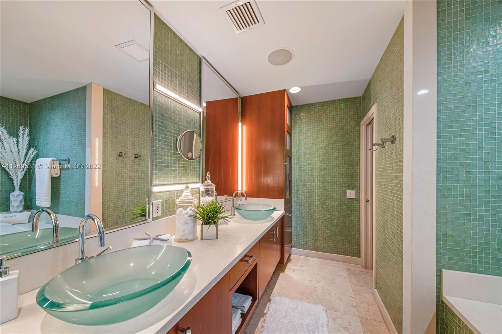 CORAL RIDGE COUNTRY CLUB - Residential