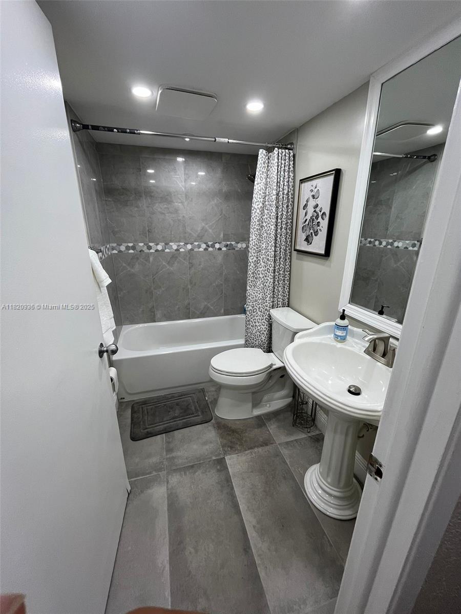 RIVER RUN CONDO PH I - Residential Lease