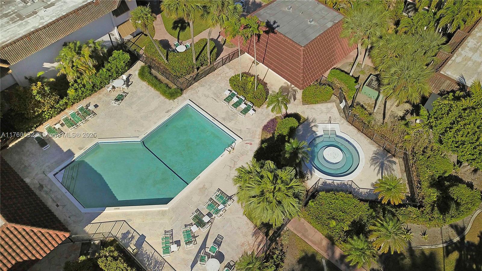 KINGSTON SQUARE CONDO - Residential
