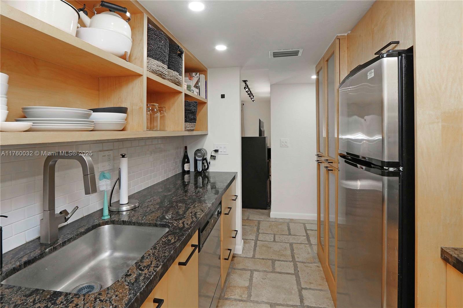 KINGSTON SQUARE CONDO - Residential
