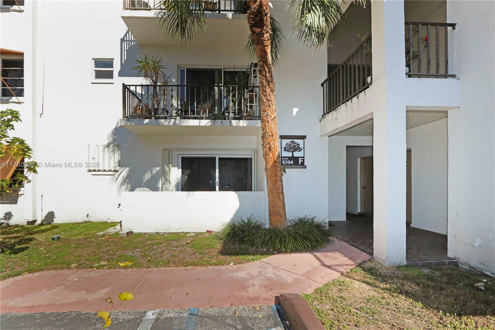 KINGSTON SQUARE CONDO - Residential