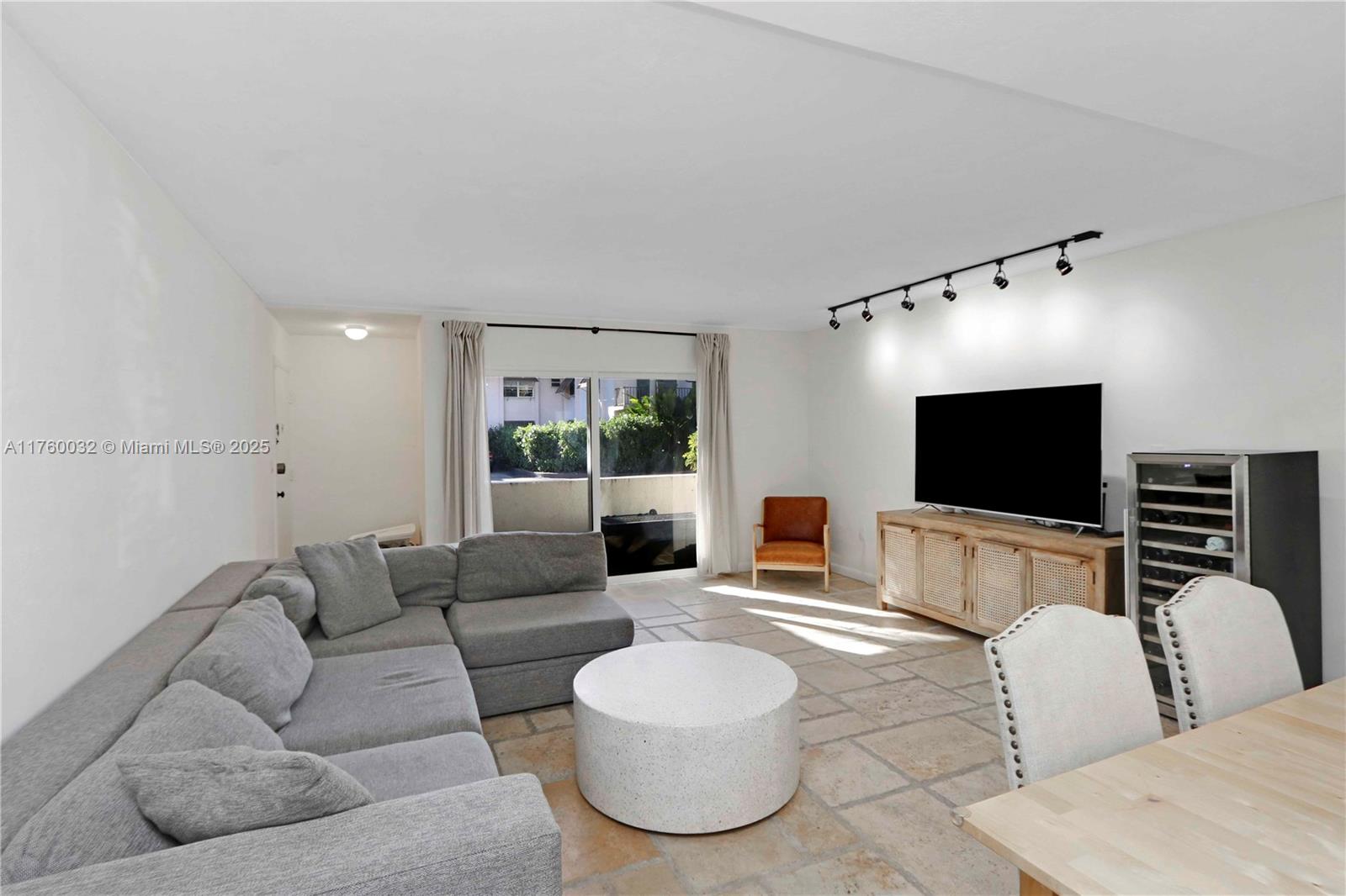 KINGSTON SQUARE CONDO - Residential