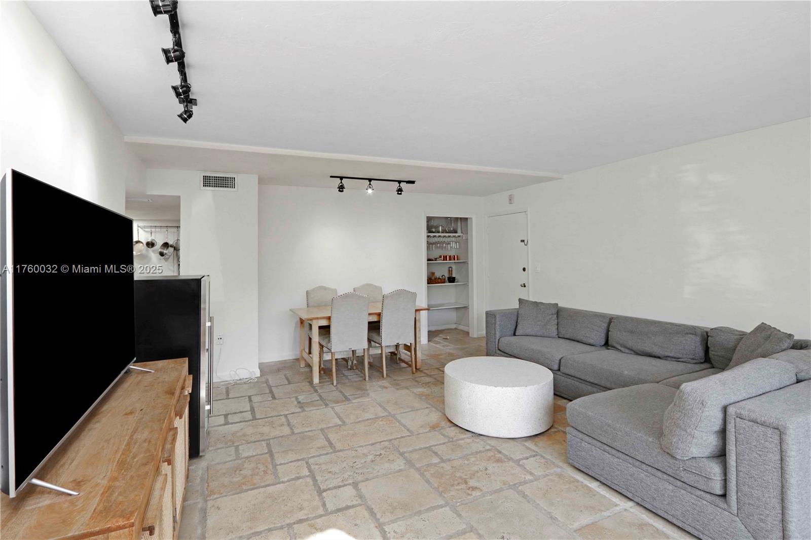 KINGSTON SQUARE CONDO - Residential