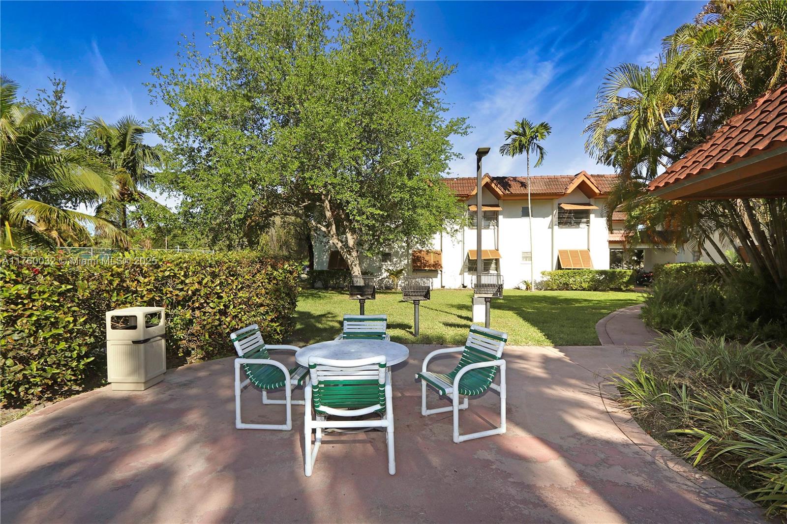 KINGSTON SQUARE CONDO - Residential