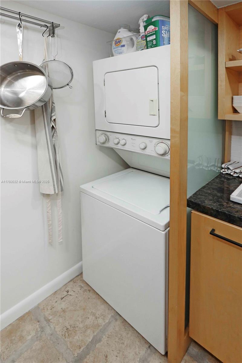 KINGSTON SQUARE CONDO - Residential