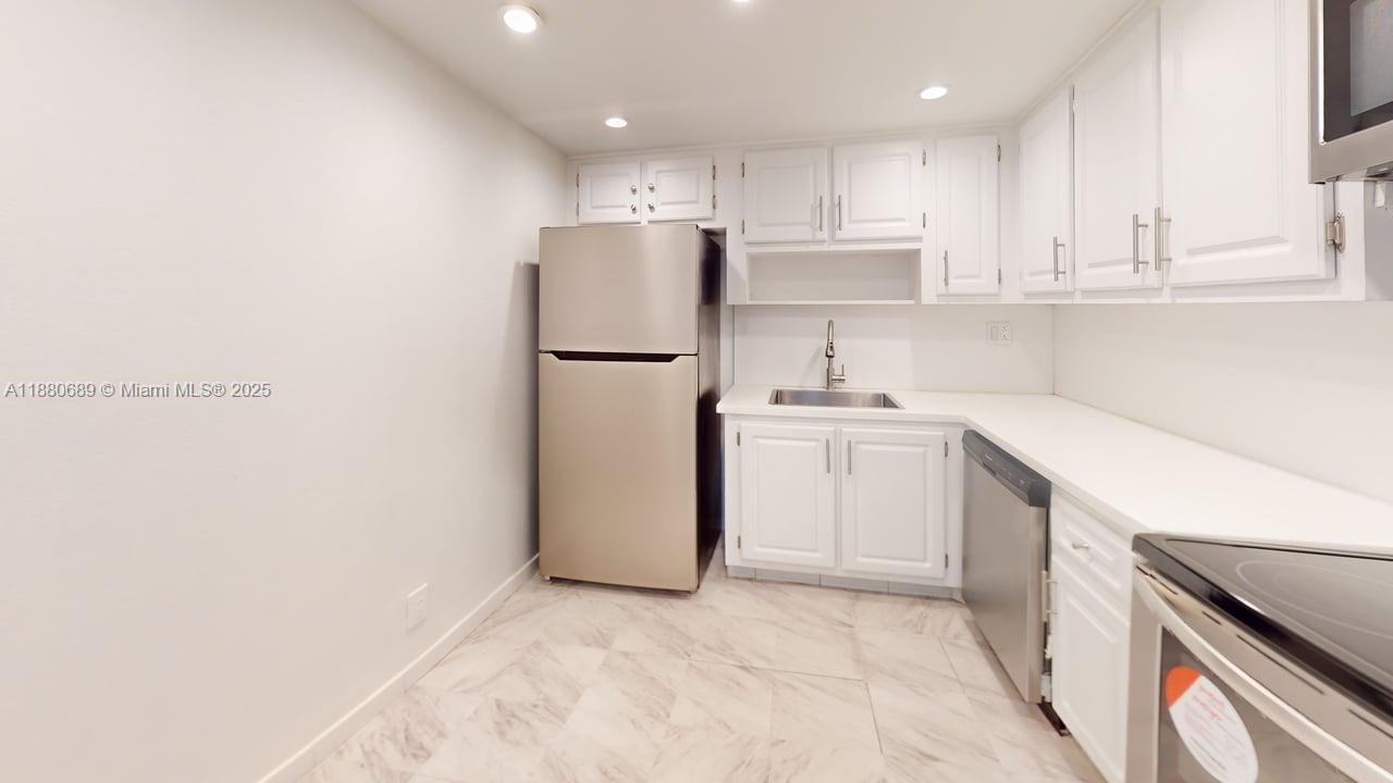 OLYMPUS CONDO PH A - Residential