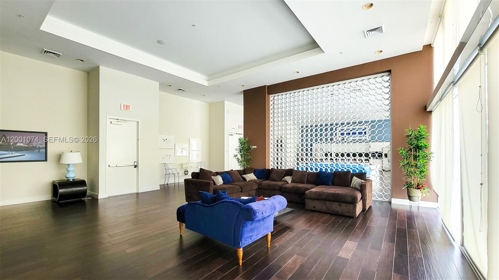 VENTURE AT AVENTURA WEST - Residential Lease