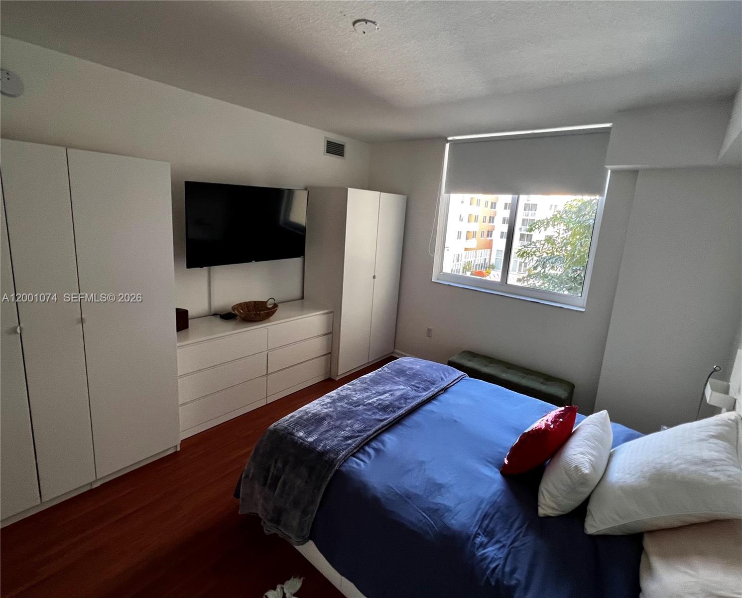 VENTURE AT AVENTURA WEST - Residential Lease